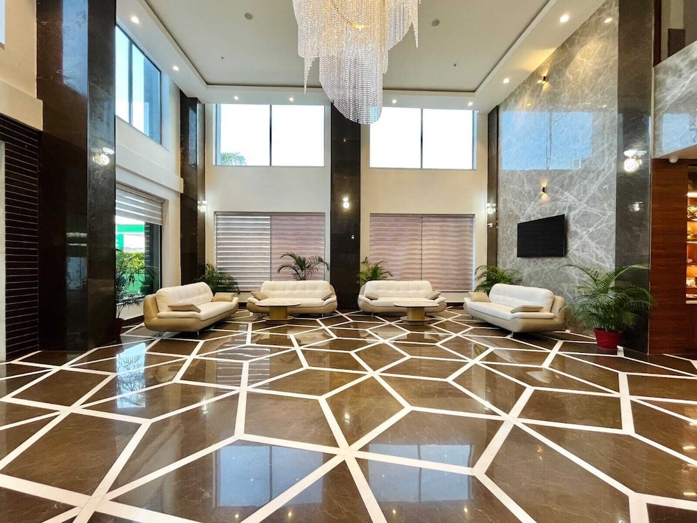 Le OVAL Hotel & Resorts
