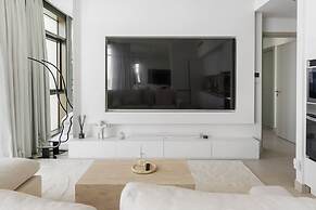 Serene 1BR Escape with Burj Khalifa View