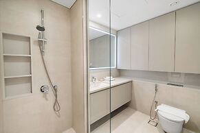 Serene 1BR Escape with Burj Khalifa View