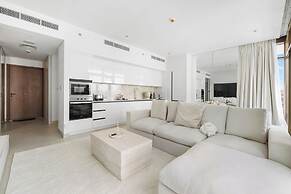 Serene 1BR Escape with Burj Khalifa View