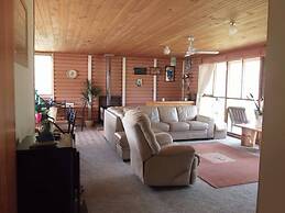 Chloe's Cabin Accommodation
