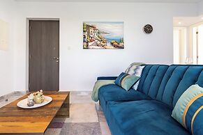 Starlet 1-BR Apt. & Pool in Larnaca
