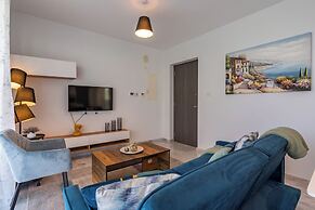 Starlet 1-BR Apt. & Pool in Larnaca