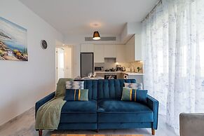 Starlet 1-BR Apt. & Pool in Larnaca