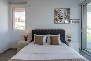 Starlet 1-BR Apt. & Pool in Larnaca