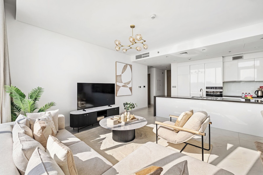 Refined 2BR Apartment District One MBR