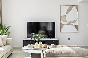 Refined 2BR Apartment District One MBR