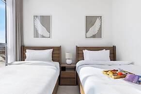 Refined 2BR Apartment District One MBR