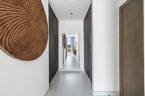 Refined 2BR Apartment District One MBR