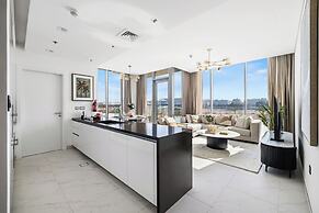 Refined 2BR Apartment District One MBR