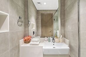 Refined 2BR Apartment District One MBR