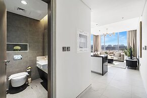 Refined 2BR Apartment District One MBR