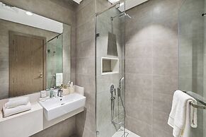 Refined 2BR Apartment District One MBR