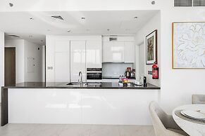 Refined 2BR Apartment District One MBR