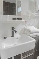 Fokke Sleat Houseboat