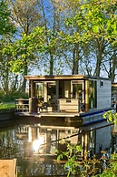Fokke Sleat Houseboat