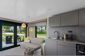 Fokke Sleat Houseboat