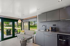 Doeke Sleat Houseboat