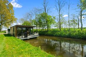 Doeke Sleat Houseboat