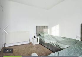 2 Bed Terrace House With Modern Touch