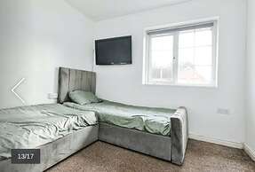 2 Bed Terrace House With Modern Touch