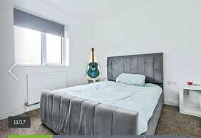 2 Bed Terrace House With Modern Touch