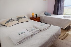 B83 - Calheta Terrace View Apartment