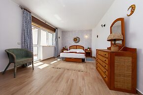 B83 - Calheta Terrace View Apartment