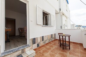 B100 - Abrotea Quaint 2 Bed Apartment in Lagos