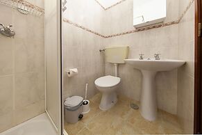B100 - Abrotea Quaint 2 Bed Apartment in Lagos