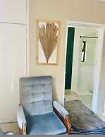 Modern Studio in Greendale - 2337