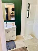 Modern Studio in Greendale - 2337