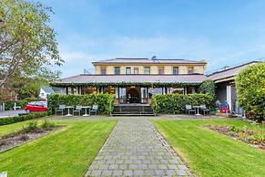 The Grand Hotel & Bar