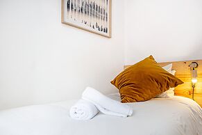April Square Guesthouse by Lisbon with Sintra