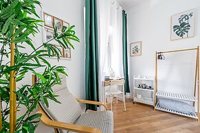April Square Guesthouse by Lisbon with Sintra