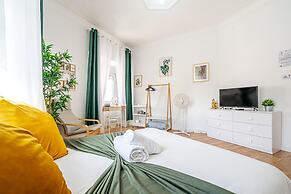 April Square Guesthouse by Lisbon with Sintra