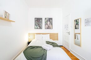 April Square Guesthouse by Lisbon with Sintra
