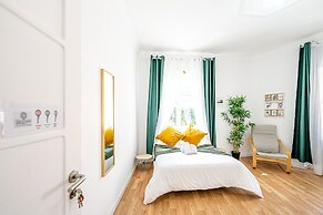 April Square Guesthouse by Lisbon with Sintra