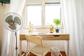 April Square Guesthouse by Lisbon with Sintra