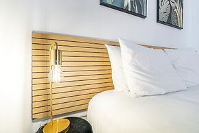 April Square Guesthouse by Lisbon with Sintra