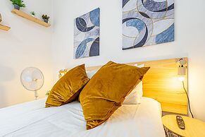 April Square Guesthouse by Lisbon with Sintra