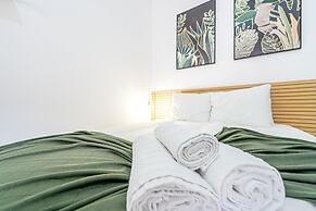 April Square Guesthouse by Lisbon with Sintra