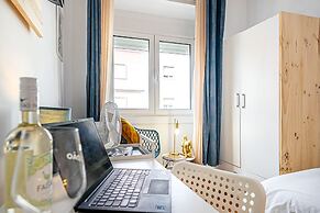 April Square Guesthouse by Lisbon with Sintra