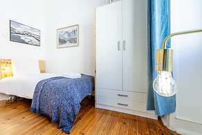April Square Guesthouse by Lisbon with Sintra