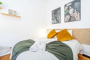 April Square Guesthouse by Lisbon with Sintra