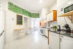 April Square Guesthouse by Lisbon with Sintra