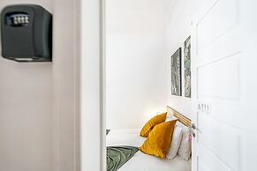 April Square Guesthouse by Lisbon with Sintra
