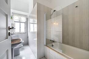 April Square Guesthouse by Lisbon with Sintra