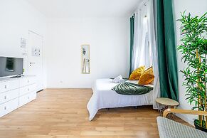 April Square Guesthouse by Lisbon with Sintra