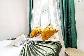 April Square Guesthouse by Lisbon with Sintra